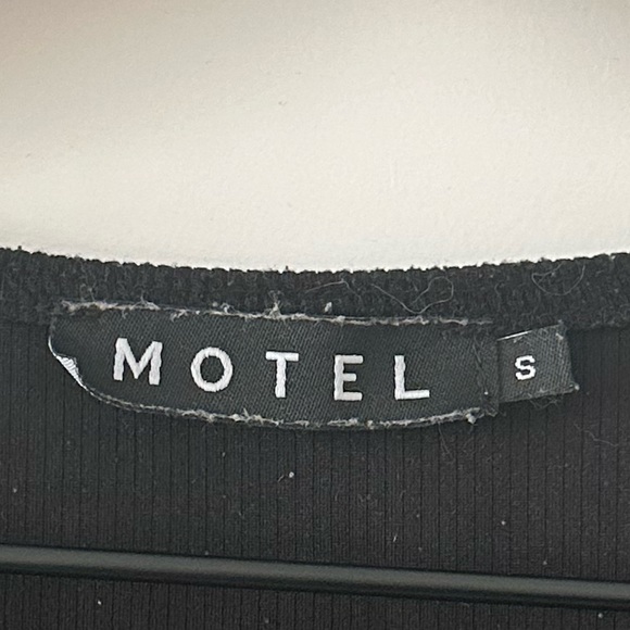 Motel Rocks Notched Crop Top - Picture 3 of 3